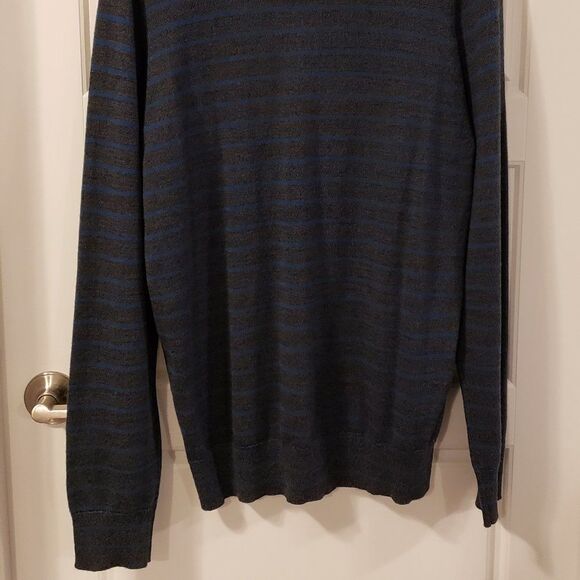 BANANA Rep Men's X-Fine Italian Wool Grey-Blue Stripe V-Neck Sweater - Picture 8 of 8